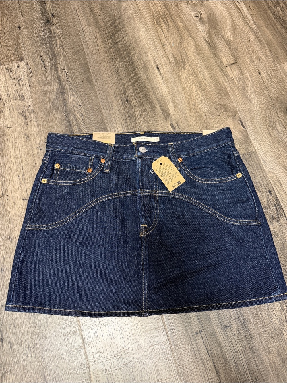 NWT Levi's Icon Denim Mini Skirt Dark Wash Mid Rise Size 29